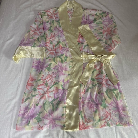 Victoria's Secret Other - Vintage Victoria’s Secret Gold Label Satin Robe Tie Sleep Shirt One Size Floral